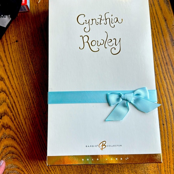 2004 collectible Cynthia Rowley Barbie doll gold label - Picture 2 of 4